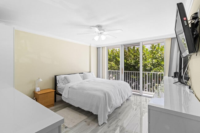 Building Photo - 3580 S Ocean Blvd