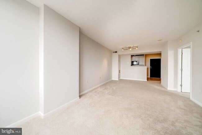 Building Photo - 851 N Glebe Rd