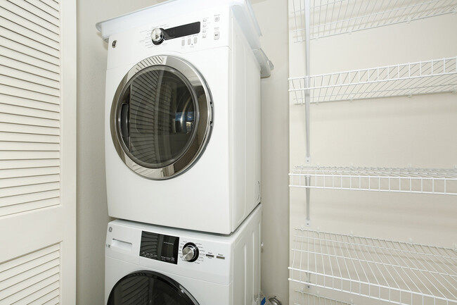 Full size washer & dryer - 497 Kailua Rd