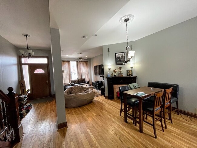 Building Photo - Huge 3 bed 2.5 bath - Southside flats, laundry, central air, private yard, off street parking