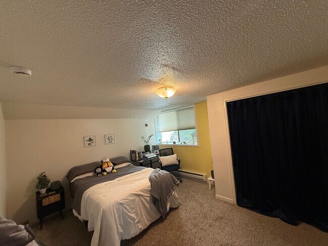 Building Photo - 3 Bedrooms!! 3 Baths!!