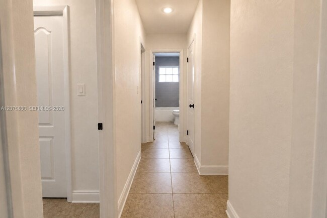 Building Photo - 5380 SW 92nd Ave