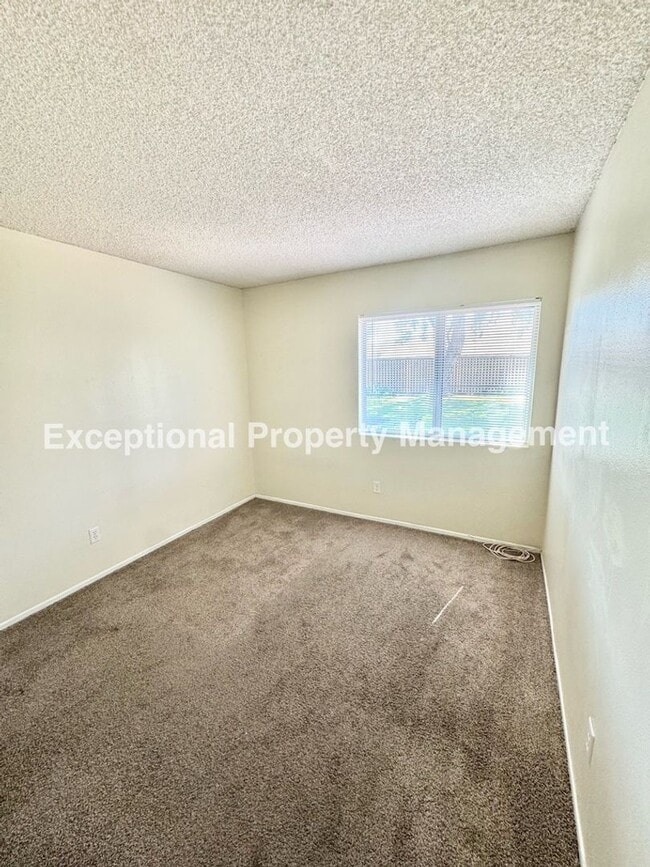 Building Photo - Ready to move in 2 bedroom 2 bath home!