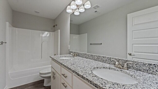 Building Photo - "Charming 4-Bed Oasis with 2 Full Baths in Prime Fayetteville Location – 1800 Sq Ft of Comfort!"