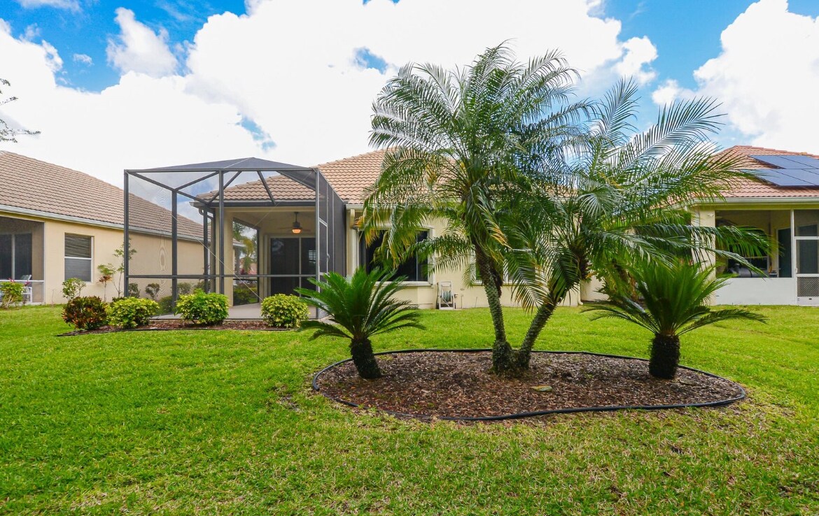 Rear view of home - 798 SW Munjack Cir
