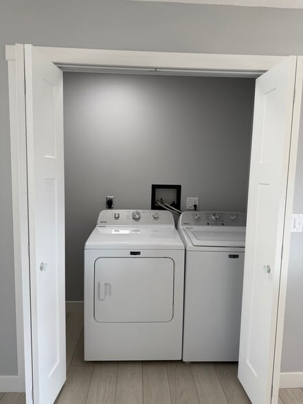 Building Photo - 1413 Charles St