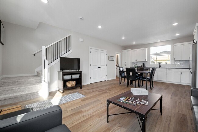 Building Photo - Move In Special Up to 3 Months Free- Newbe...