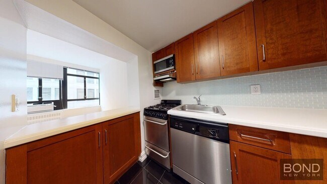 Building Photo - 1 Astor Pl