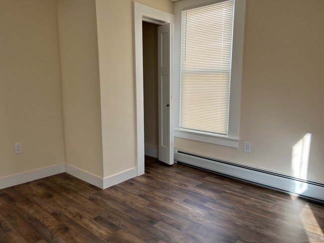 Building Photo - 77 Windsor Ave