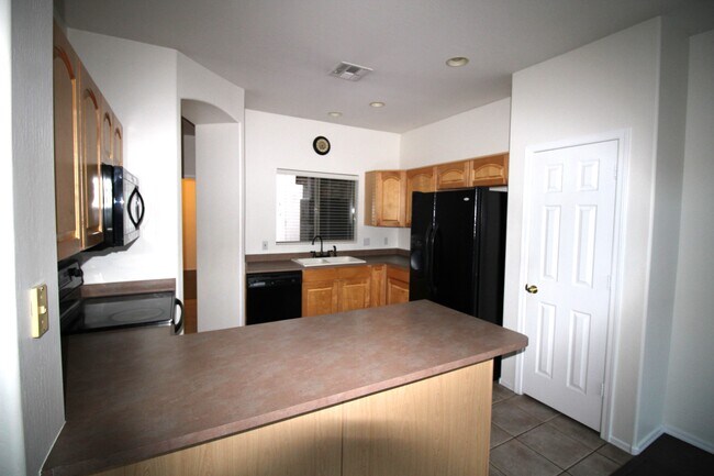 Building Photo - 440 S Val Vista Dr
