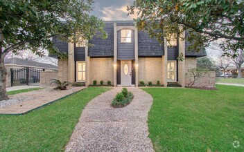 Building Photo - 2202 Briarview Dr