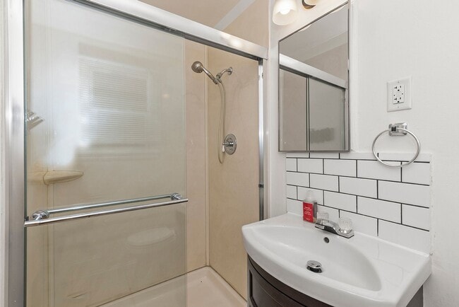 Building Photo - 4025 La Salle St