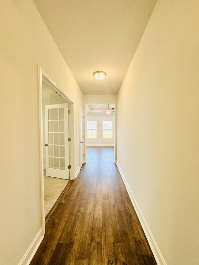 Building Photo - 2422 Capri Ct