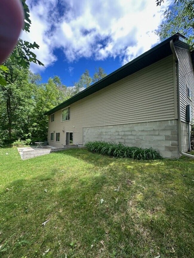 Building Photo - Breezy Point Home 3 bedroom, 2 bath, 2 car Garage