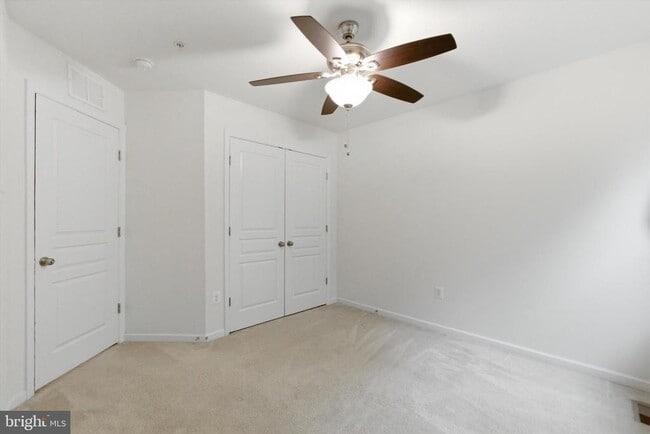 Building Photo - 7585 Holly Ridge Dr