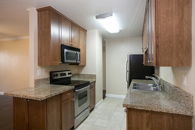 Building Photo - 9939 Azuaga St