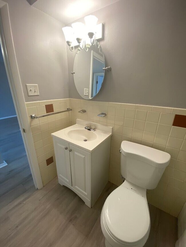 Building Photo - $200 Off 1ST Month Rent May Special! Fresh...