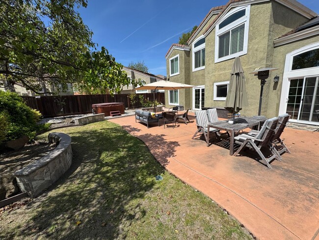Building Photo - 5 bed 3 bath Gated Community in Union City...