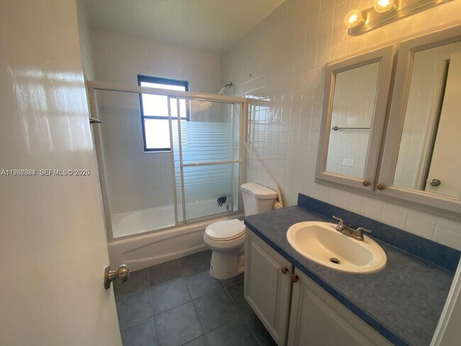 Building Photo - 371 SE Fairchild Ave