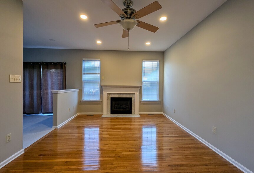 Building Photo - 441 Nottingham Ln