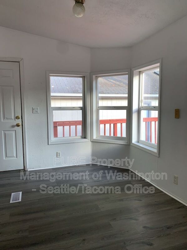 Building Photo - 16008 34th St E