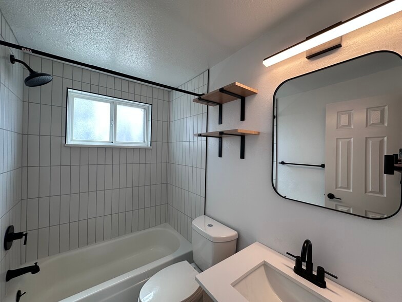 Building Photo - 165 S Clarkson St