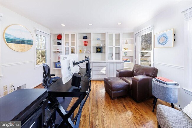 Building Photo - 980 Old Holly Dr