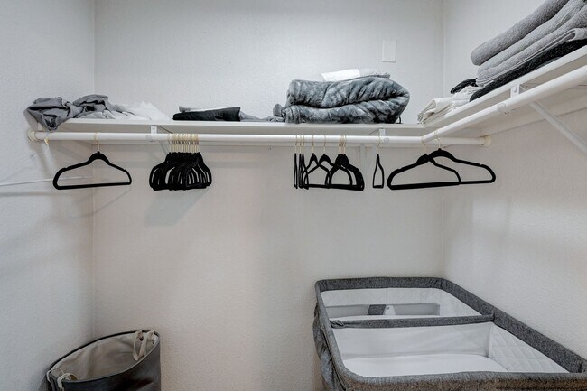 Building Photo - Fully Furnished or Unfurnished 3 BR / NO HOA