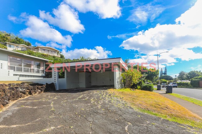 Building Photo - Lower Waialae Iki 3 Bedroom, 2 Bath Single...