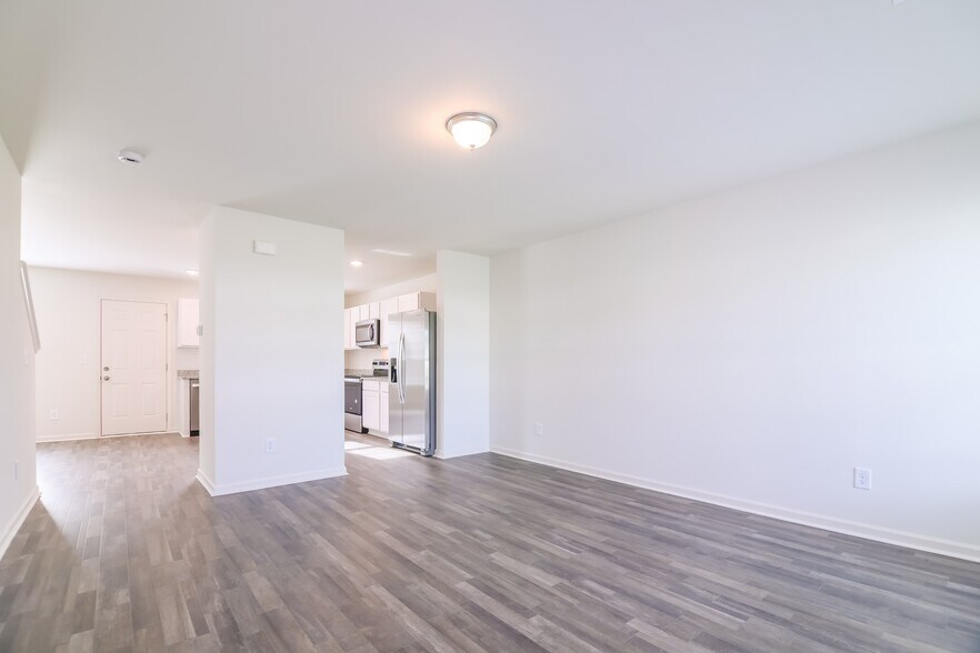 Building Photo - 2203 Samuel Ln