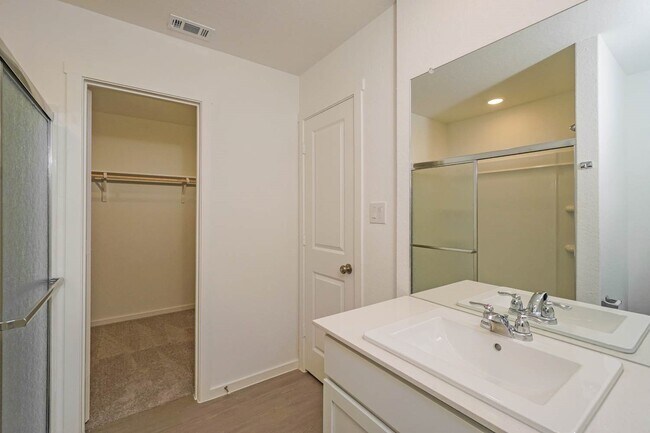 Building Photo - 1616 Hummock Steep