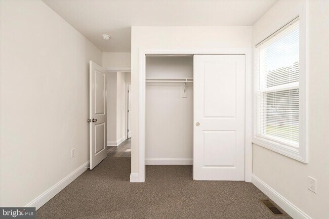 Building Photo - 656 Schiller Ave