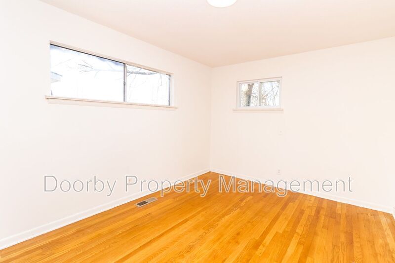 Building Photo - 1609 Oak St