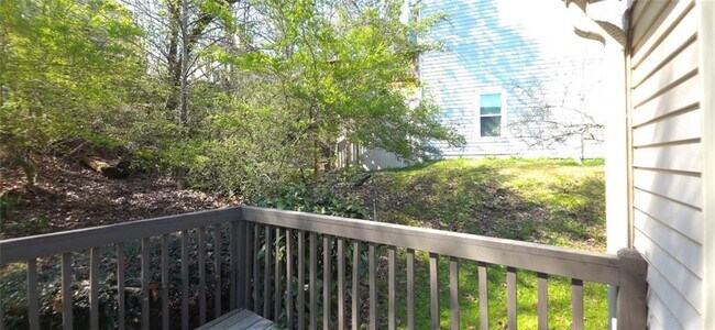 Building Photo - 330 Knoll Ridge Ct