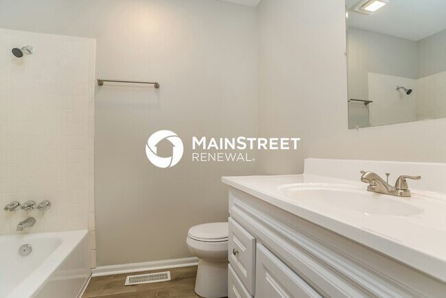 Building Photo - 3 Bedroom Pet-Friendly Home in OLATHE, KS with Main Street Renewal