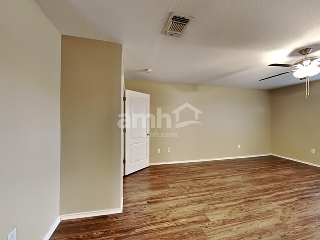 Building Photo - 9211 Mission Run