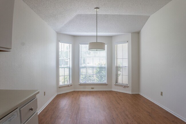 Building Photo - South Austin 3-bedroom/2-bath Home Reduced...
