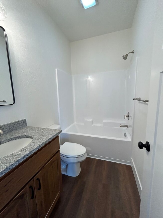 Building Photo - New Townhome