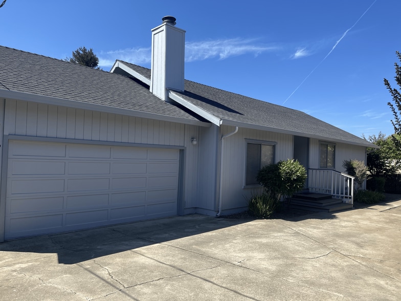 Primary Photo - 4589 Malabar Ave