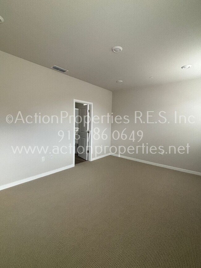 Building Photo - Action Properties Offering Roseville Solar: Inspiration Village Community Gated: 3 Bedroom 3 Bath...
