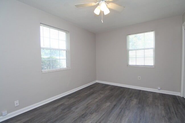 Building Photo - Updated 2 Bedroom Duplex in North Pensacol...