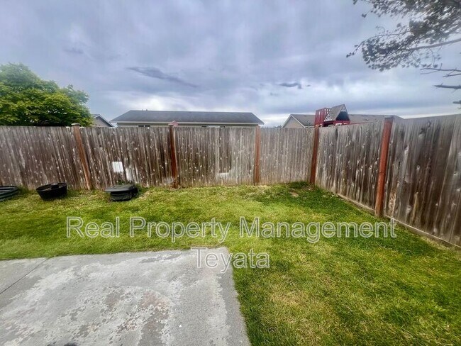 Building Photo - 902 S 22nd Ct