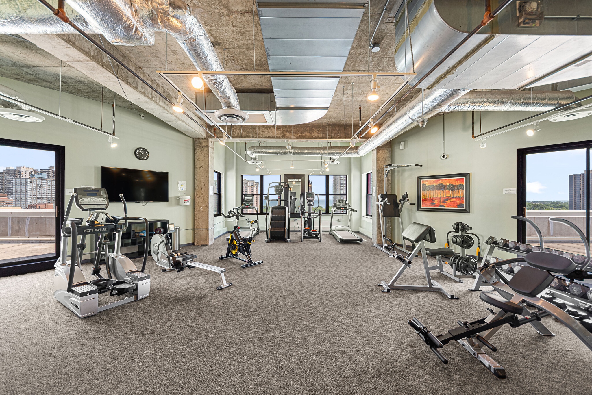 gym - 1122 W Catalpa Ave
