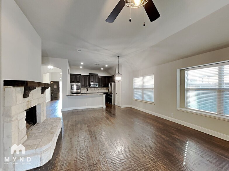 Building Photo - 4424 Oak Bluff Dr