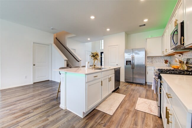 Building Photo - 26627 Ledgemont Dr