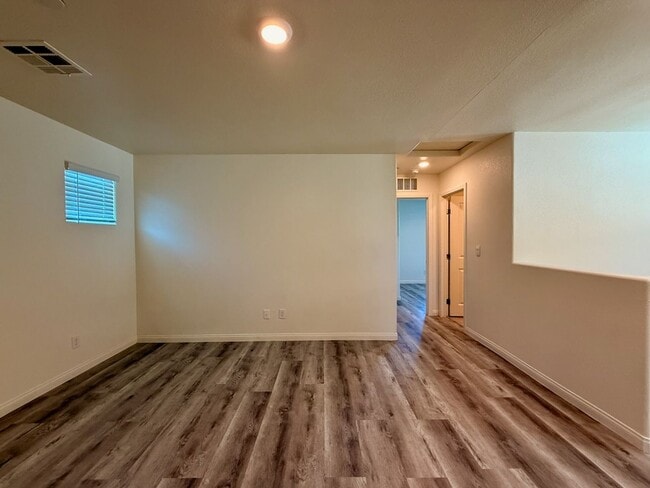 Building Photo - NEWLY UPGRADED 3 BED 2.5 BATH 2 CAR GARAGE...