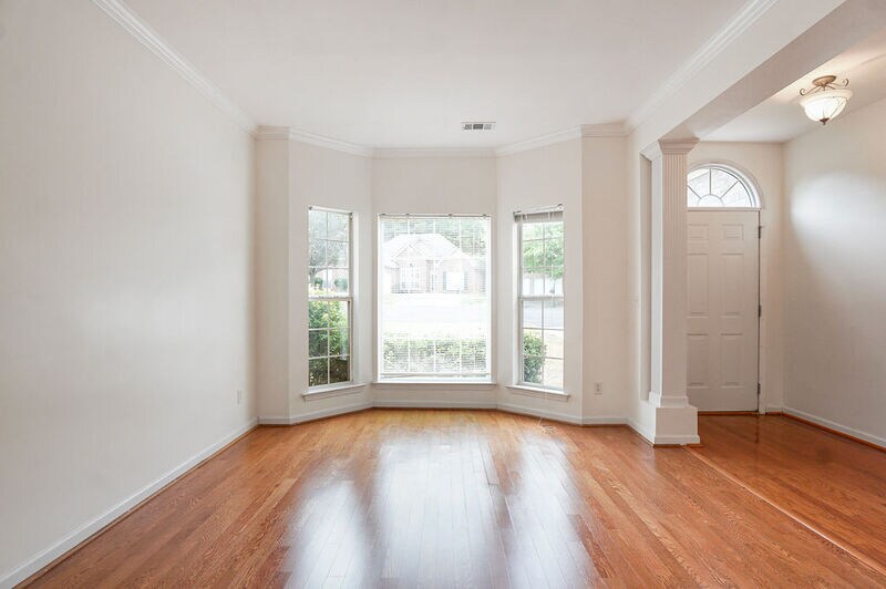 Building Photo - 164 Village Ln