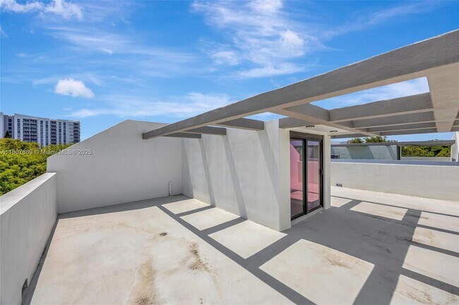 Building Photo - 2692 SW 25th Ave