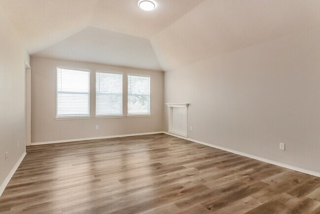 Building Photo - 145 Redbud Dr