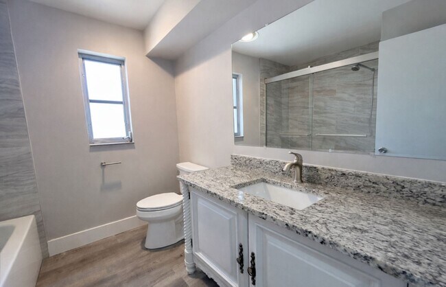 Building Photo - Newly Renovated 3 Bed / 2 Bath Single-Family Home with 2-Car Garage